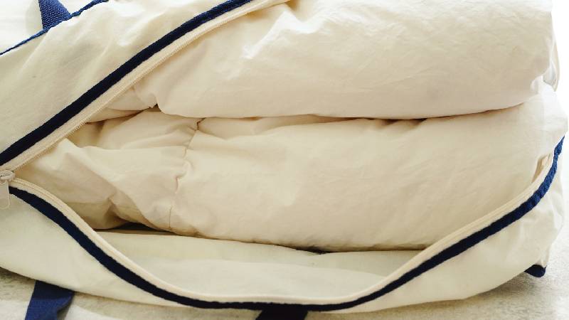 羽毛布団の正しい保管方法｜カビ・臭い・劣化を防ぐコツ