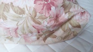 羽毛布団のリフォームと買い替え、どっちがお得？｜違いと選び方を解説